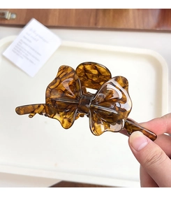 Grande molletta per capelli in acetato con motivo tartarugato ambra e design a fiocco