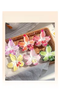 Lot de six pinces à cheveux en forme de fleur de lys avec finition dégradée colorée