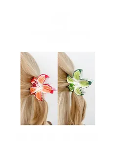 Vue détaillée de pinces à cheveux lys en couleurs orange-rose et vert clair pour femmes