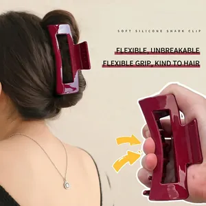 Dunkelrote quadratische Silikon-Haarklammer mit hoher Flexibilität und starkem Halt für Damen