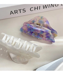 Detail of premium acetic acid claw clips in marble purple and pearlescent white finish