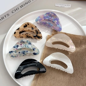 Korean Style Acetate Triangle Hollow Hair Claw Clip Large Simple Hair Accessory For Women Back Of Head Ponytail Holder