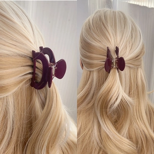 Pince à cheveux élégante en acétate rouge vin avec lettrage fait main sur cheveux