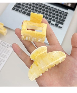 Détails des pinces à cheveux marbrées jaunes en formes rectangulaire et arquée pour coiffure chic