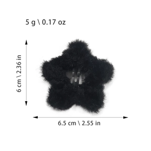 Pluche zwarte ster haarclip voor herfst en winter met afmetingen 6,5cm bij 6cm