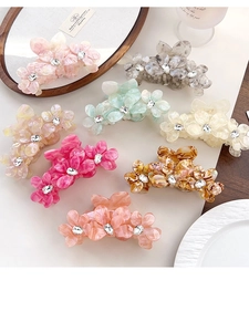 Détails de sept pinces à cheveux florales en acétate avec strass en différentes couleurs