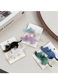 Détails des barrettes chat colorées avec texture marbrée et finitions pailletées fines
