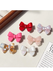 Lot de six barrettes à cheveux en acétate coloré aux motifs marbrés et floraux