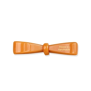 Barrette nœud en acétate ambre avec gravure France Handmade sur un fond blanc épuré