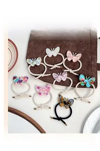 Détail à plat d'élastiques à cheveux papillon en acétate aux motifs variés et colorés