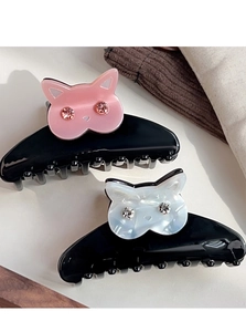 Détail des pinces à cheveux hibou avec strass et finition en acétate perlé