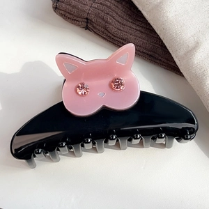 Pince à cheveux chat en acrylique noir avec accents en résine rose et strass brillants