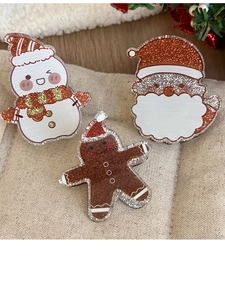 Detailansicht der Weihnachts-Haarklammern mit Schneemann, Weihnachtsmann und Lebkuchenmann