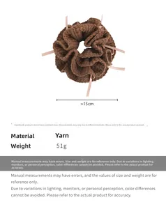 Chouchou en maille marron avec rubans roses mesurant 15cm et pesant 51g vue de haut