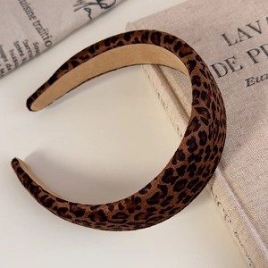 Retro velvet leopard print wide headband for women featuring a stylish vintage pattern