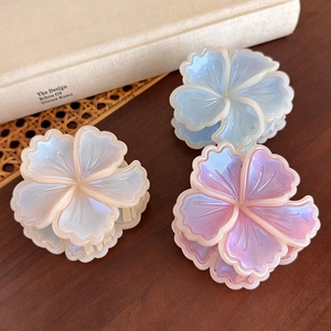 Set di tre mollette per capelli a fiore in resina con finitura iridescente per la spiaggia