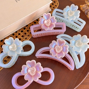 Pinces à cheveux fleurs géométriques colorées rose et bleu menthe pour coiffures élégantes