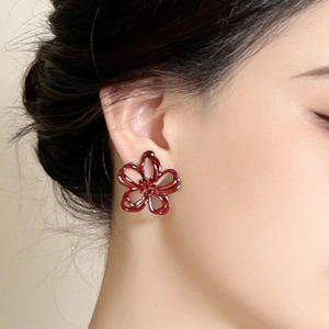 Vintage Burgundy Hollow Flower Stud Earrings Lacquered Copper Floral Earrings For Women Elegant Winter Party Jewelry