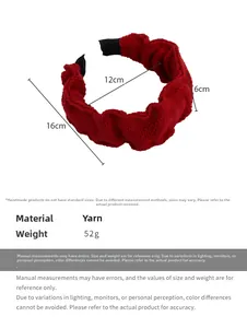 Detail view of red knitted wavy headband with dimensions of 16cm width and 6cm thickness