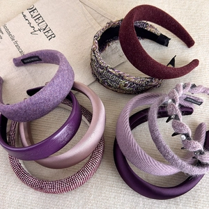 Haarreif-Set in Violett-Tönen aus Samt und Tweed für einen eleganten Look bei Damenfrisuren