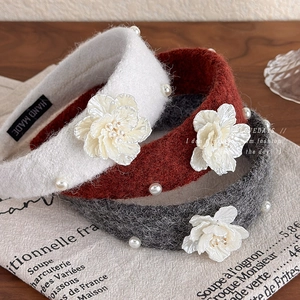 Vintage Camellia Flower Padded Headband Women Faux Wool Knitted Fabric Artificial Pearl Thickened Hair Hoop Elegant Hair Accessory