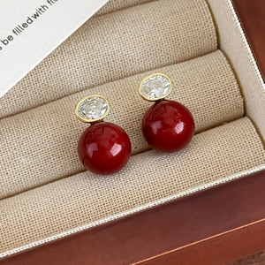 Boucles d'Oreilles Clous en Alliage et Zircone Avec Perle de Résine Rouge Style Français Vintage Bijoux Dorés pour Femmes