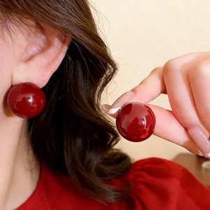 Elegant 25mm glossy red pearl stud earrings for women with a vintage French baroque style