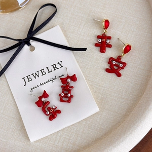 Boucles d'oreilles festives rouges du Nouvel An avec caractères chinois, nœud et perles