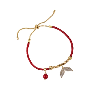 Bracciale regolabile in corda rossa con perline dorate e ciondolo a coda di pesce lucido