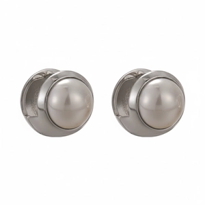 Boucles d'oreilles rétro en métal argenté avec grandes perles blanches de style minimaliste