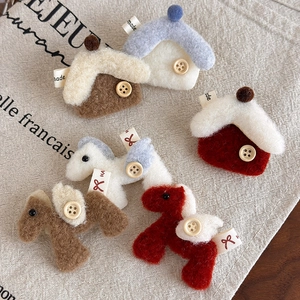 Handmade felt horse and house brooch pins set for women featuring charming wool textures