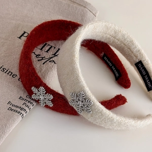 Serre-têtes d'hiver en peluche avec flocons de neige strass en rouge et blanc crème