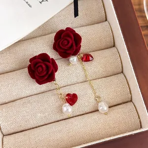 Boucles d'Oreilles Pendantes Asymétriques Rose Rouge Floquée Chaîne Or Künstliche Perle Cœur Cristal Gland Boucles d'Oreilles Bijoux Élégants