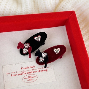 Vintage velvet hair clips set with rhinestone heart and roses in red and black