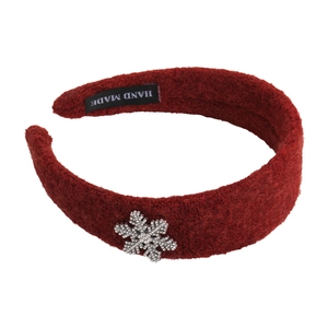 Serre-tête d'hiver en peluche rouge avec flocon en strass et étiquette faite main