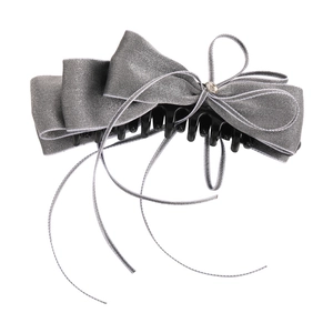 Barrette banane en satin gris multicouche avec fil d'argent et petit cristal brillant
