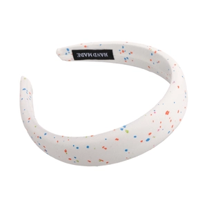 Serre-tête large en éponge blanche avec motifs à pois colorés et étiquette fait main