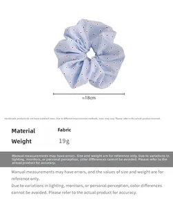 Détails sur la taille et la matière du chouchou bleu clair à marguerites de 18cm de large