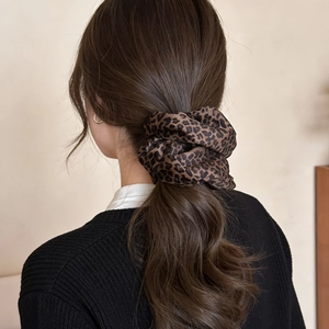 Leopard Print Scrunchie Velvet Fabric Elastic Hair Tie Fashionable Large Hair Ring For Women Daily Hair Accessories