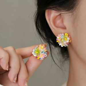 Boucles d'oreilles Puces en Perles de Fleurs en Résine Faites à la Main Boucles d'oreilles Florales Multicolores pour Femmes