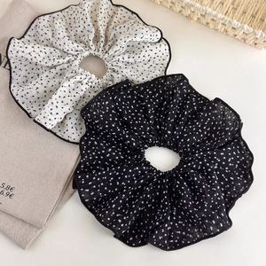 Lot de deux grands chouchous en tulle à pois noir et blanc avec bordure contrastée