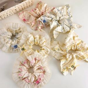 Lot de chouchous à fleurs pastel avec bordure en dentelle et nœuds délicats