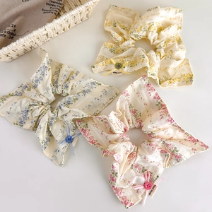 Lot de chouchous fleuris avec dentelle, boutons nœuds et étiquettes fait main