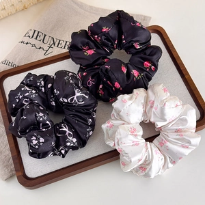 Set di 3 elastici per capelli in raso con motivi floreali, rose e fiocchi