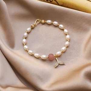 Bracciale di Perle d'Acqua Dolce per Donna Elegante Ciondolo a Coda di Sirena Oro Lega Perlato Braccialetto Con Quarzo Fragola Rosa Gioielli