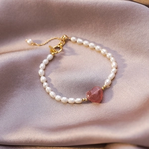 Detailed view of baroque pearl bracelet with pink heart crystal and golden OT toggle clasp