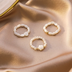Korean Style Natural Shell Beaded Rings Heart Flower Charms Elastic Handwoven Finger Rings For Women Jewelry Decoration