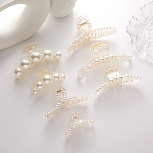 Set mit 6 verschiedenen Perlen-Haarklammern aus Acryl in elegantem Weiß-Finish