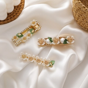 French Vintage Alloy Flower Hair Clips Resin Faux Artificial Pearl Rhinestone Green Leaf Duckbill Side Pins For Women Accessories