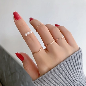 Vintage Luxurious Alloy Imitation Artificial Pearl Geometric Wavy Ring And Twisted Rope Ring For Women Rose Gold Fashion Jewelry